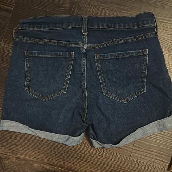 Shorts Size 4 - Picture 2 of 3